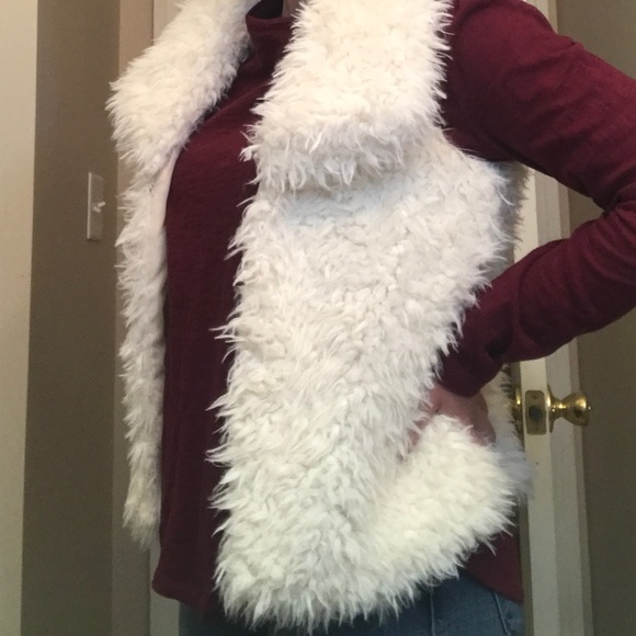 Faux fur vest - Picture 4 of 5